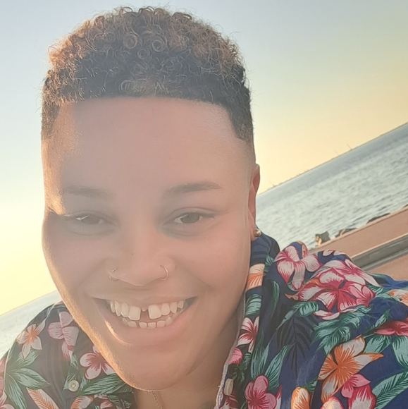 Meet your Posher, Dani🌻 - Picture 6 of 10